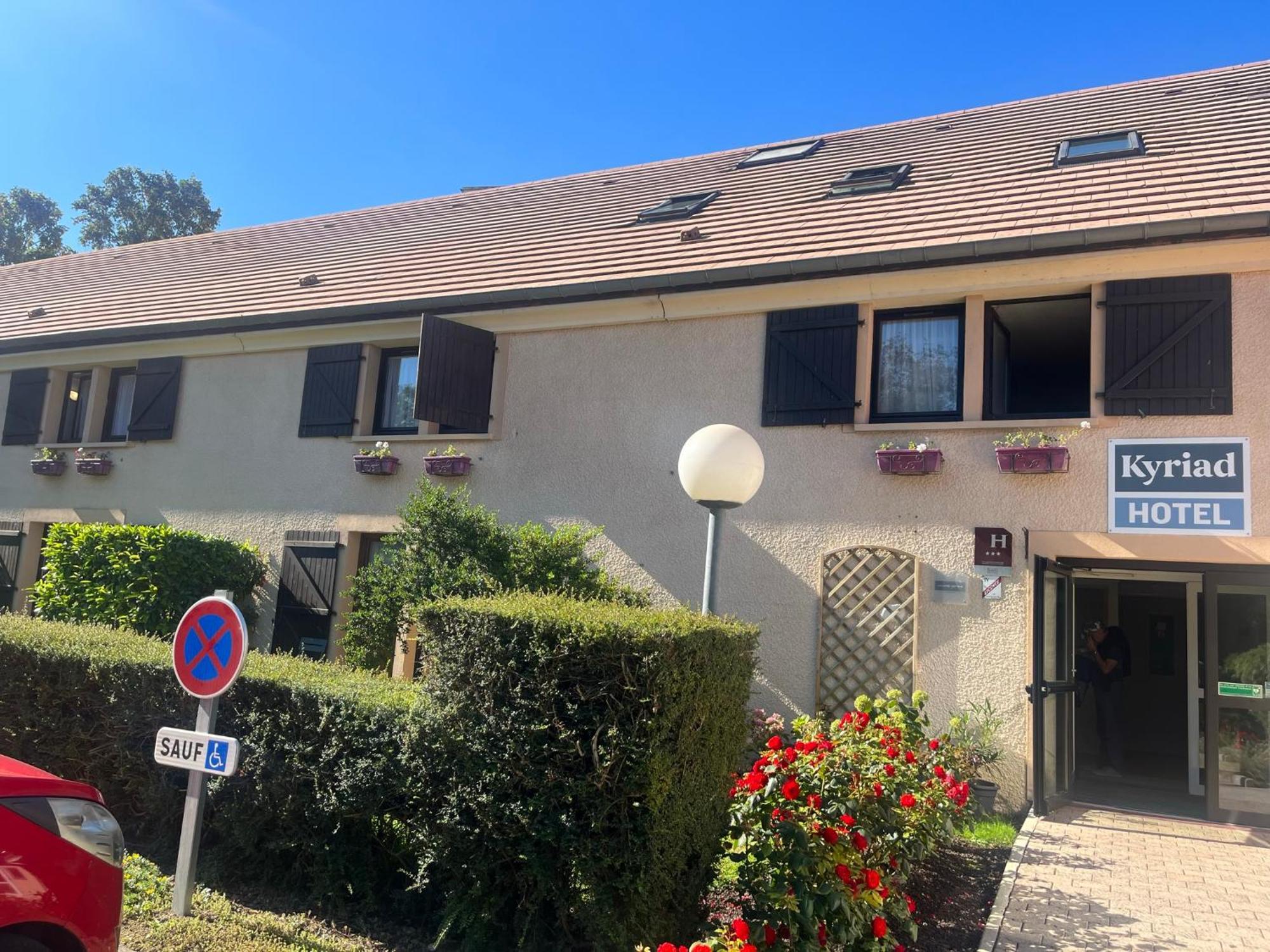 Kyriad Epernay Bagian luar foto