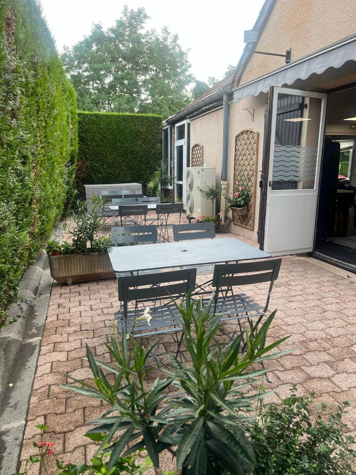 Kyriad Epernay Bagian luar foto
