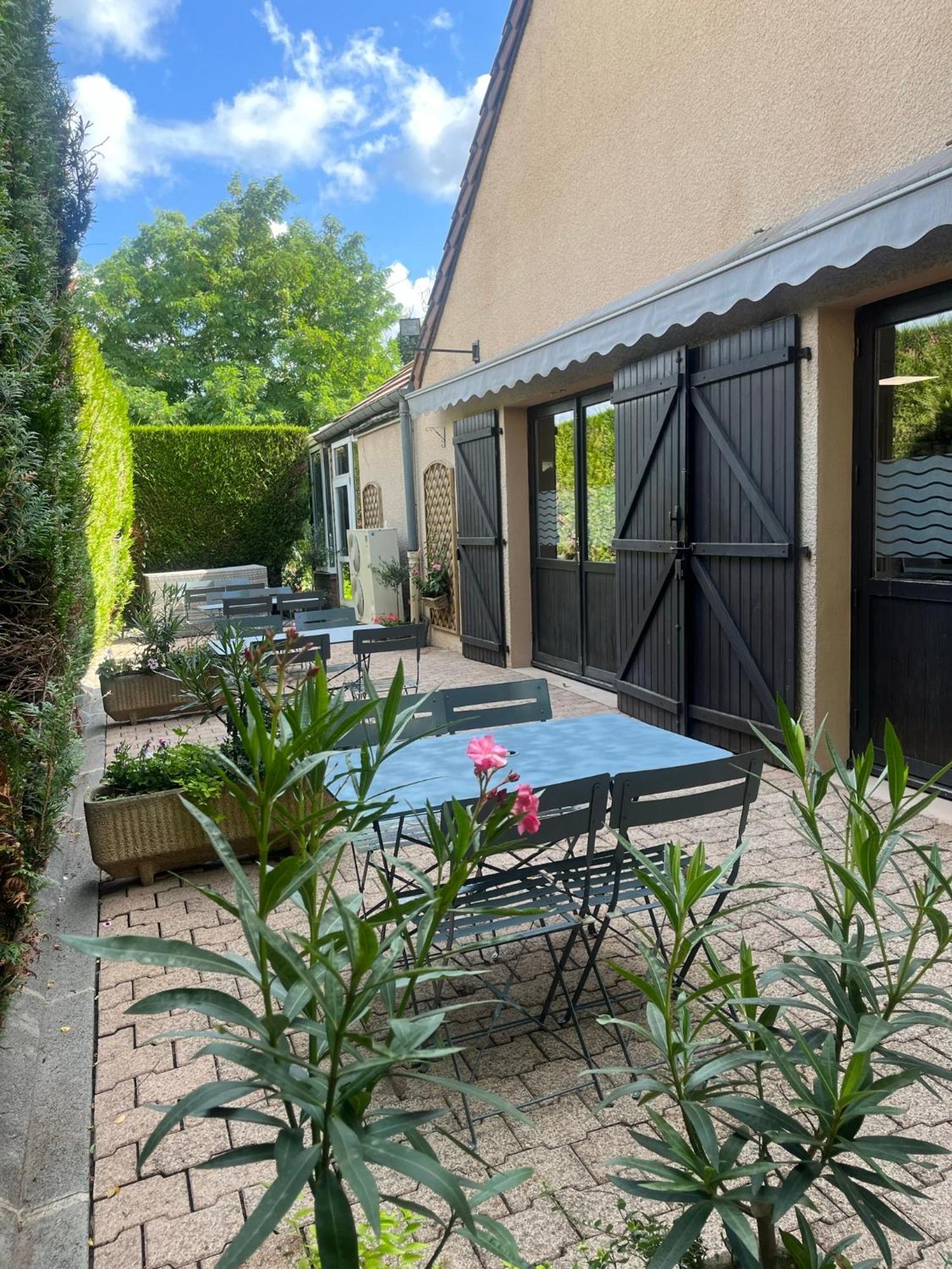 Kyriad Epernay Bagian luar foto